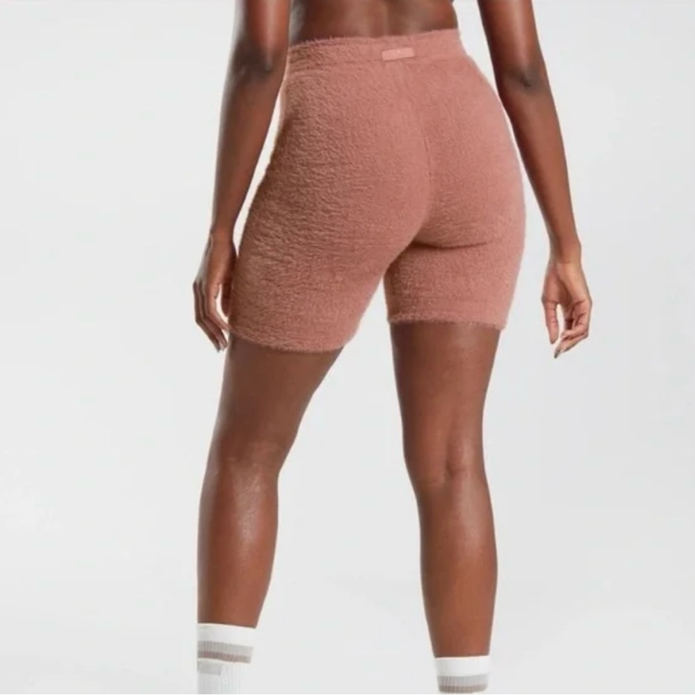 Gymshark X Whitney Simmons fuzzy knit Shorts RoseGold Size Medium - Picture 2 of 6